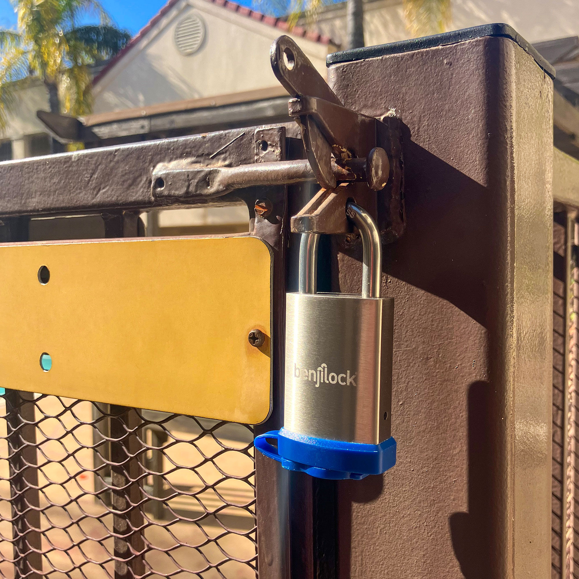 lock-stainless-steel-series-4